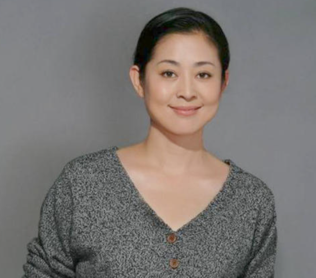 倪萍65岁三婚老公近照曝光！打扮文艺面容沧桑，结婚16年越长越像