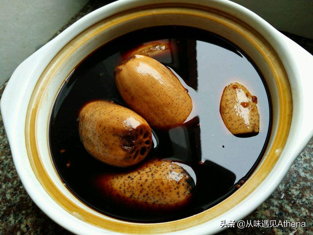 卤藕片怎么做才入味又好吃，怎样卤藕片好吃（馋嘴的卤莲藕要这么做简单容易又好吃）