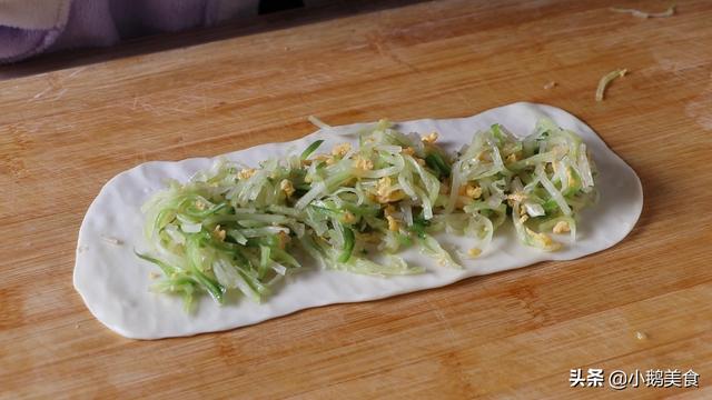 韭菜饼怎么做又软又好吃，韭菜饼怎么做松软好吃（饼又薄又软层层飘香）