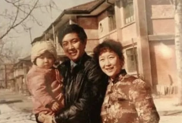唐国强两段情：前妻除夕夜自杀，二婚娶小12岁妻子，成人生赢家