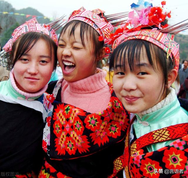 苗族的历史分布语言文字，苗族语言文字简介（苗族在国内一共有多少个分支）