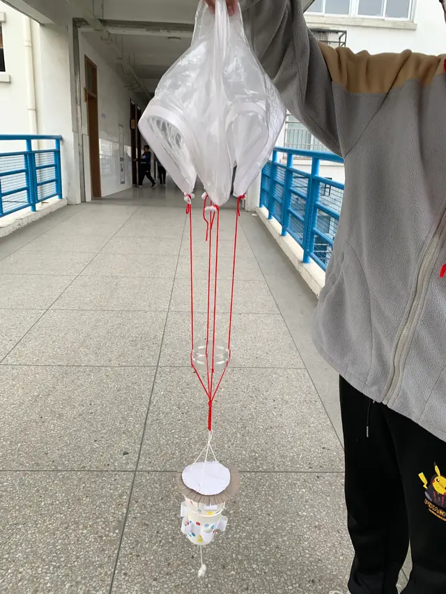 鸡蛋撞地球的做法，鸡蛋撞地球制作方法（“鸡蛋撞地球”—玩转科技秀）