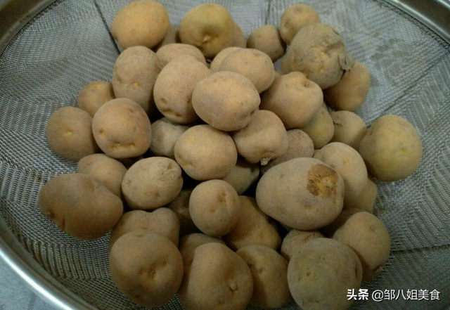 土豆干怎么晒，土豆片怎么晒干才好吃（末伏多晒些土豆干）