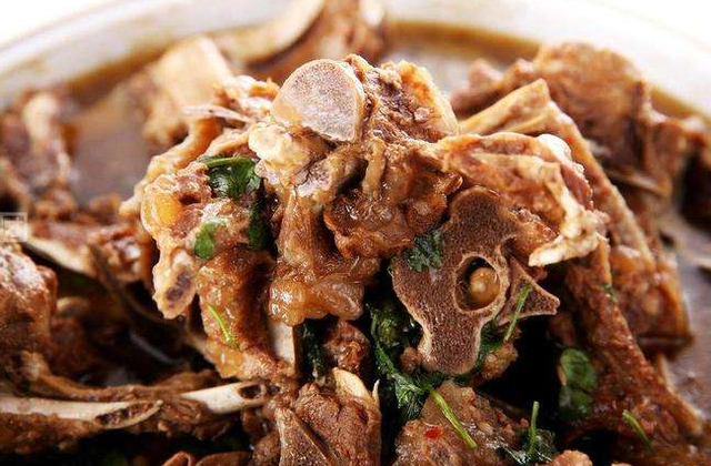 羊肉火锅底料配方，如何做羊肉火锅底料才好吃（羊蝎子火锅底料配料全部流程配方分享）