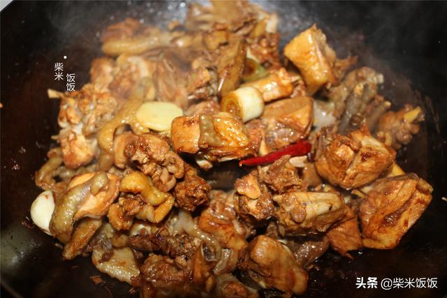 粉条炖土豆干的做法，粉条炖土豆的做法大全（一顿饭一个菜就够了）
