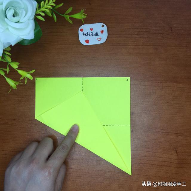 飞镖怎么折飞得远又简单，简单的手工折纸（1个正三边形折出来的飞镖与风车）
