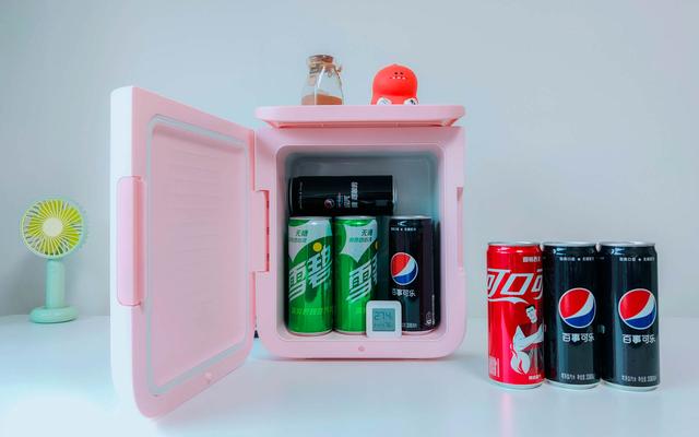 半导体制冷冰箱，什么是半导体制冷冰箱（倍思小冰屋学生冰箱评测）