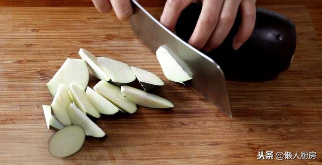 油焖茄子怎么做，油焖茄子怎么做简单又好吃（这是油焖茄子最简单的做法）