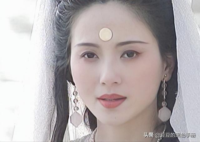 刘涛赞林心如版观音很虔诚，19版观音对比：有的像过家家