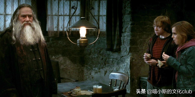 邓布利多的全名，哈利·波特中邓布利多的全名（邓布利多的身上有太多的秘密）