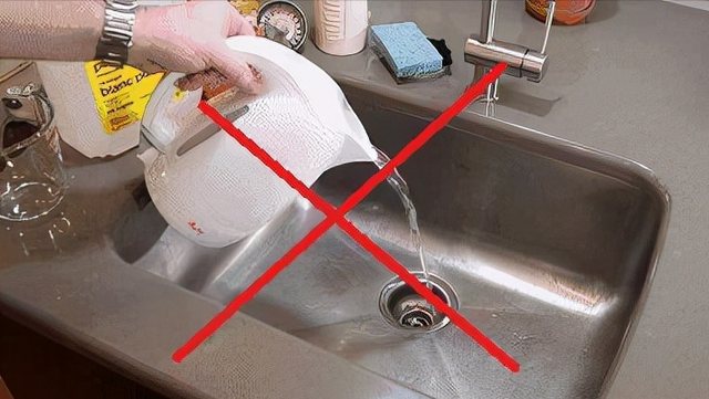 下水管堵塞怎么疏通，下水管水泥堵塞怎么疏通（教你正确做法，管道畅通无阻）