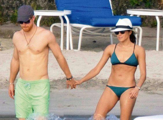 梅根多高 泳衣，梅根多高（三点式比基尼展现惊艳身材）