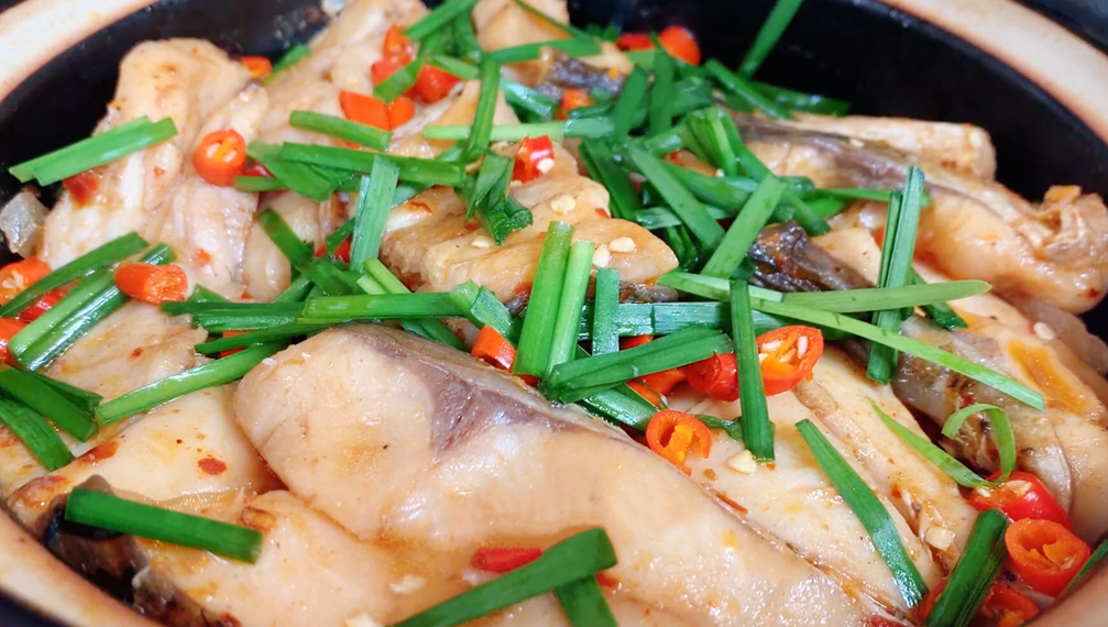 【砂鍋魚肉煲】做法步驟圖 不加一滴水 出鍋3斤不夠吃-起舞食譜網(wǎng)