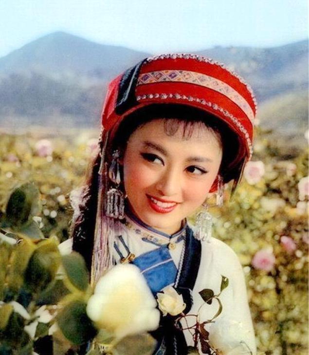 五朵金花演员表，五朵金花演员表杨丽坤（你会想起杨丽坤的阿鹏哥）