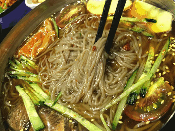 冷面是什么面做的，各地东北人吵起来啦