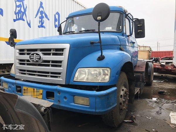 本文介绍的这款解放j5r生产于2010年,作为该系列车型中的最后一批量产