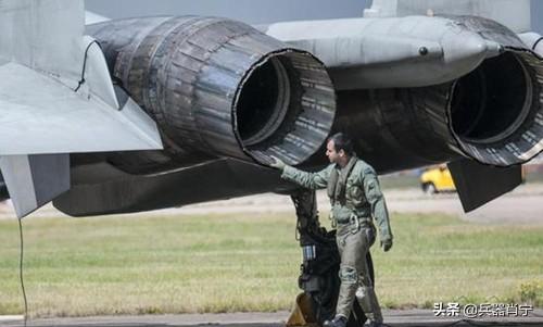 苏35和f22，苏35和F22谁更好（美媒评价美俄多款优秀战机）