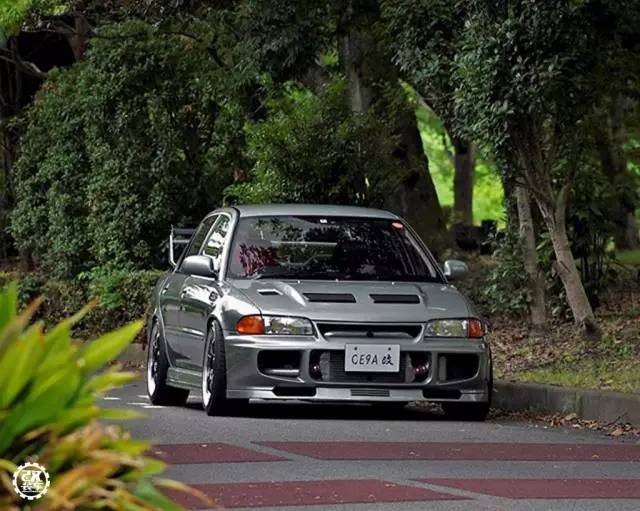 头文字d中的汽车情结