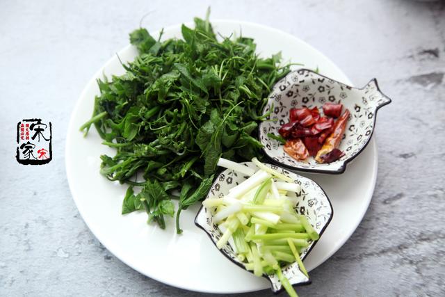 地瓜藤怎么做好吃，为何红薯叶尽量少吃或不吃（丝瓜藤上最好吃的部份）