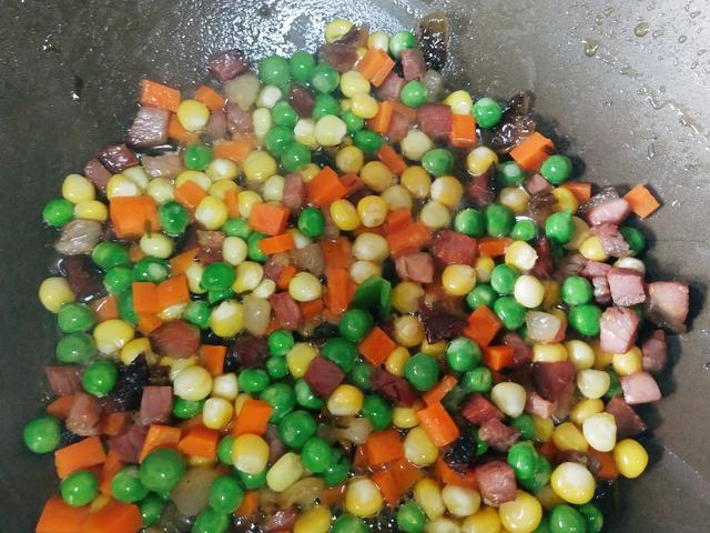 腊肉糯米饭的做法，腊肉糯米饭怎么做更好吃呢（想吃正宗腊肉糯米饭不用愁）