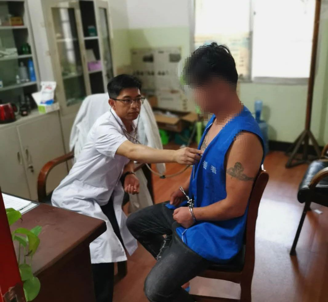 铁窗泪歌词，狱中望月迟志强原唱（《铁窗泪》唱出了狱中人想要洗心革面）