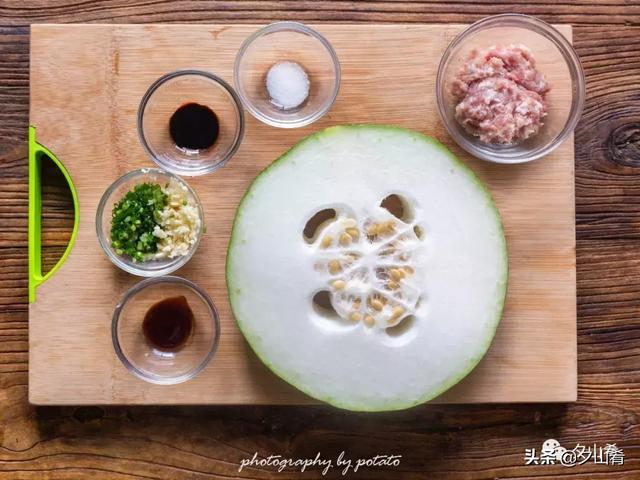 白瓜怎么切，白瓜怎么切丝（冬瓜这样切，皮一下很开心）