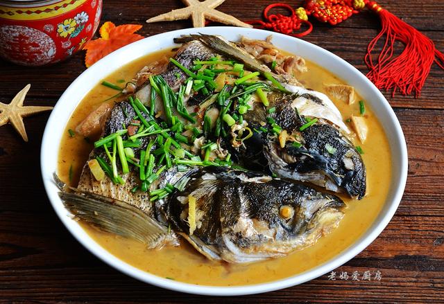 家常胖头鱼炖豆腐，豆腐和鱼是绝佳搭档