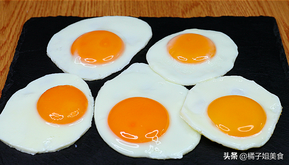 圖片[6]-荷包蛋怎么做才不會散花？教你一個小技巧 口感鮮嫩 好吃又好-起舞食譜網(wǎng)