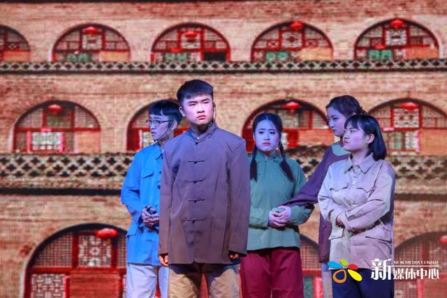 外婆的澎湖湾串词，外婆的澎湖湾串词主持人（2019元旦晚会）