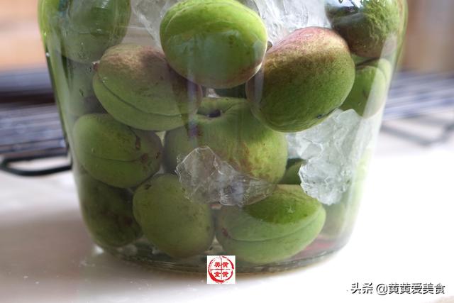 青梅泡酒的好处，青梅泡酒喝对身体有好处吗（青梅酒好喝有窍门）