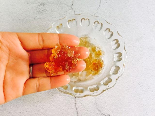 如何做木瓜炖牛奶，请问木瓜炖牛奶怎么做（跟牛奶一起炖着喝，美容养颜）