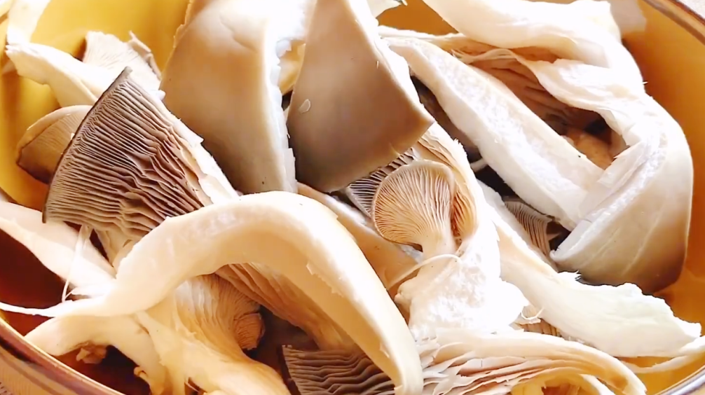 圖片[2]-【椒鹽干炸蘑菇】做法步驟圖 要不要焯水？手把手教你 外酥里-起舞食譜網