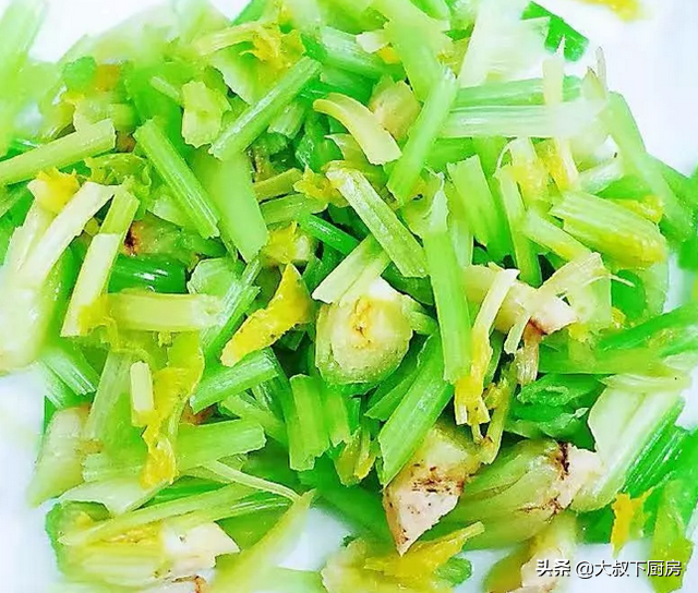 干贝的家常做法炒菜，大叔家的海鲜菜：干贝炒芹菜