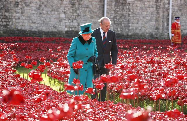 绿宝石项链的寓意，绿宝石戒指寓意（女王厚此薄彼爱它不爱它）