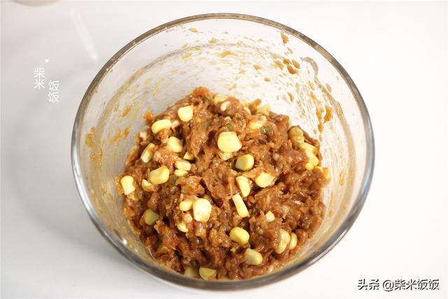 玉米水饺馅的做法，玉米瘦肉饺子的家常做法（我做了玉米馅的）
