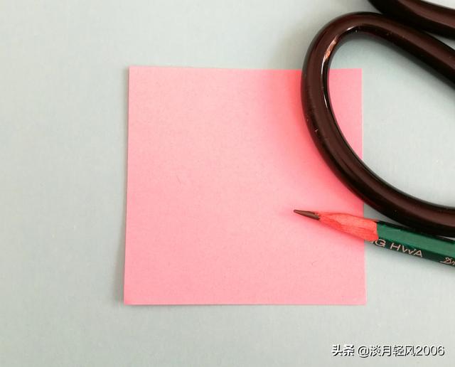 简单的剪纸手工，儿童简单手工剪纸教程（一张纸剪出一朵简单的花朵）