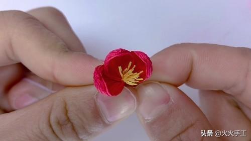 红梅花的寓意是什么，红梅花代表什么象征意义（而我用枯树枝和纸做了一枝梅花）