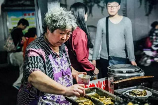 臭豆腐的由来起源在哪里，让人闻风丧胆的臭豆腐