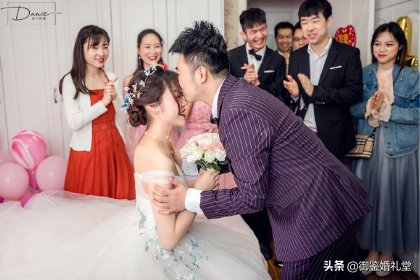 一定要注意伴娘礼服礼仪，伴娘应注意什么（婚礼当天新娘应该注意的仪态细节）