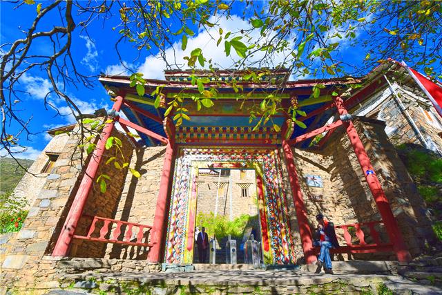 九寨沟海拔最高多少米，九寨沟海拔高度是多少米（中国最美的县城之一）