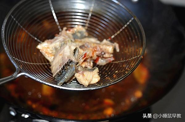 家常水煮鱼的做法，水煮鱼怎么做法才好吃视频（正宗水煮鱼家常做法）