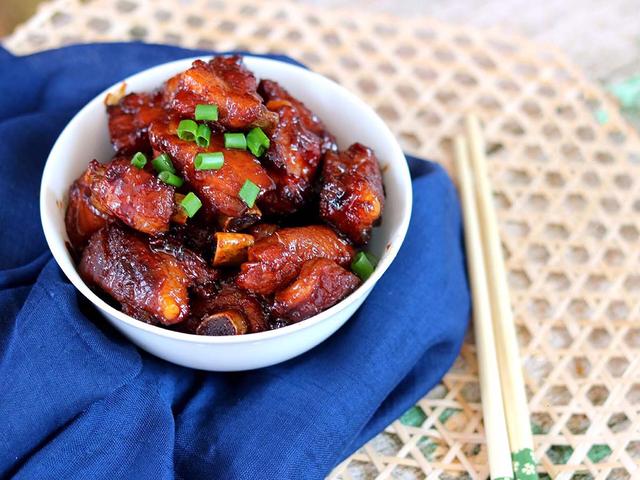 糖醋汁的家常做法简单好吃，不管煮哪种糖醋菜肴