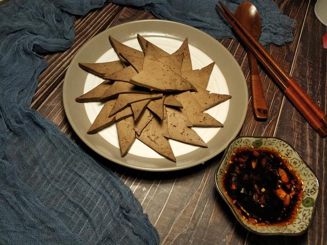 卤猪肝怎么炒，卤猪肝怎么炒好吃法窍门（好吃的关键就在于清洗方法和火候）