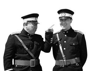 悬崖电视剧剧情简介，《悬崖》周乙的\