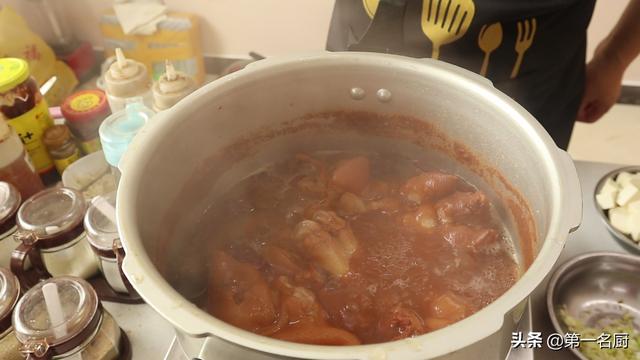 卤猪蹄的家常做法，卤猪脚怎么做好吃（想吃卤猪蹄不用出去买了）