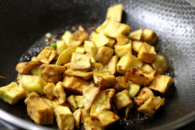 什么是酱爆，酱爆是什意思（甜面酱、番茄酱哪种更好吃）