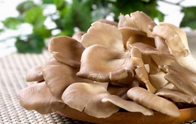 晚上可以吃香蕉吗，香蕉适不适合晚上吃（提示：这3样食物）