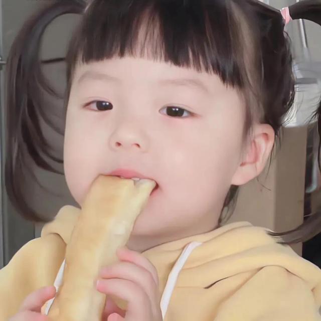 娃娃头像微信，娃娃头像（去爱一个让你变成小孩的人）