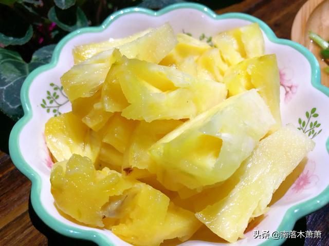 酱炒韭菜鸡蛋的家常做法，大酱韭菜炒鸡蛋的做法（家常小炒：韭菜炒鸡蛋的做法）