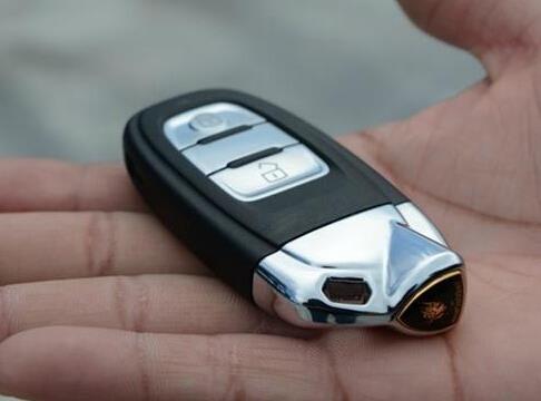 林肯车钥匙电池怎么换，林肯车钥匙电池怎么换 mkx（比电动车钥匙还“寒酸”）